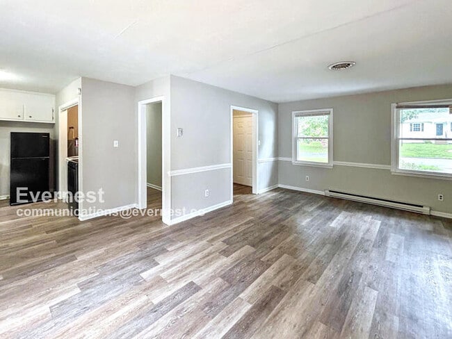 Building Photo - Lovely 3-Bedroom Home with Modern Comforts...