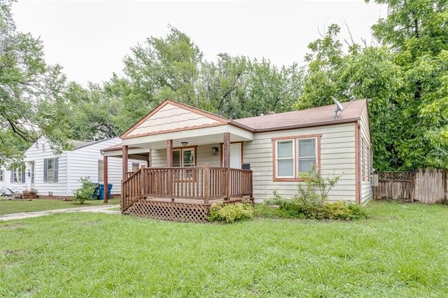 Building Photo - 516 E Rickenbacker Dr