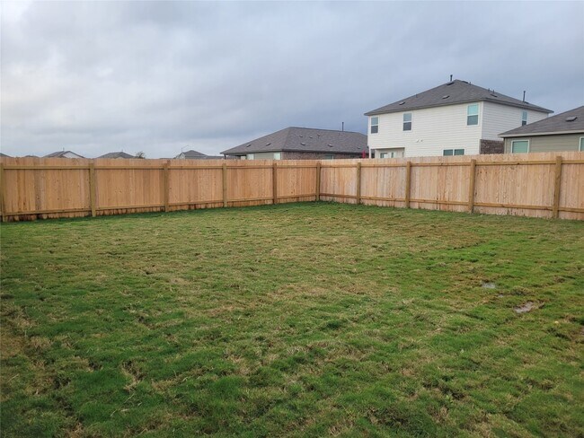 Foto del edificio - 623 Water Way Ave