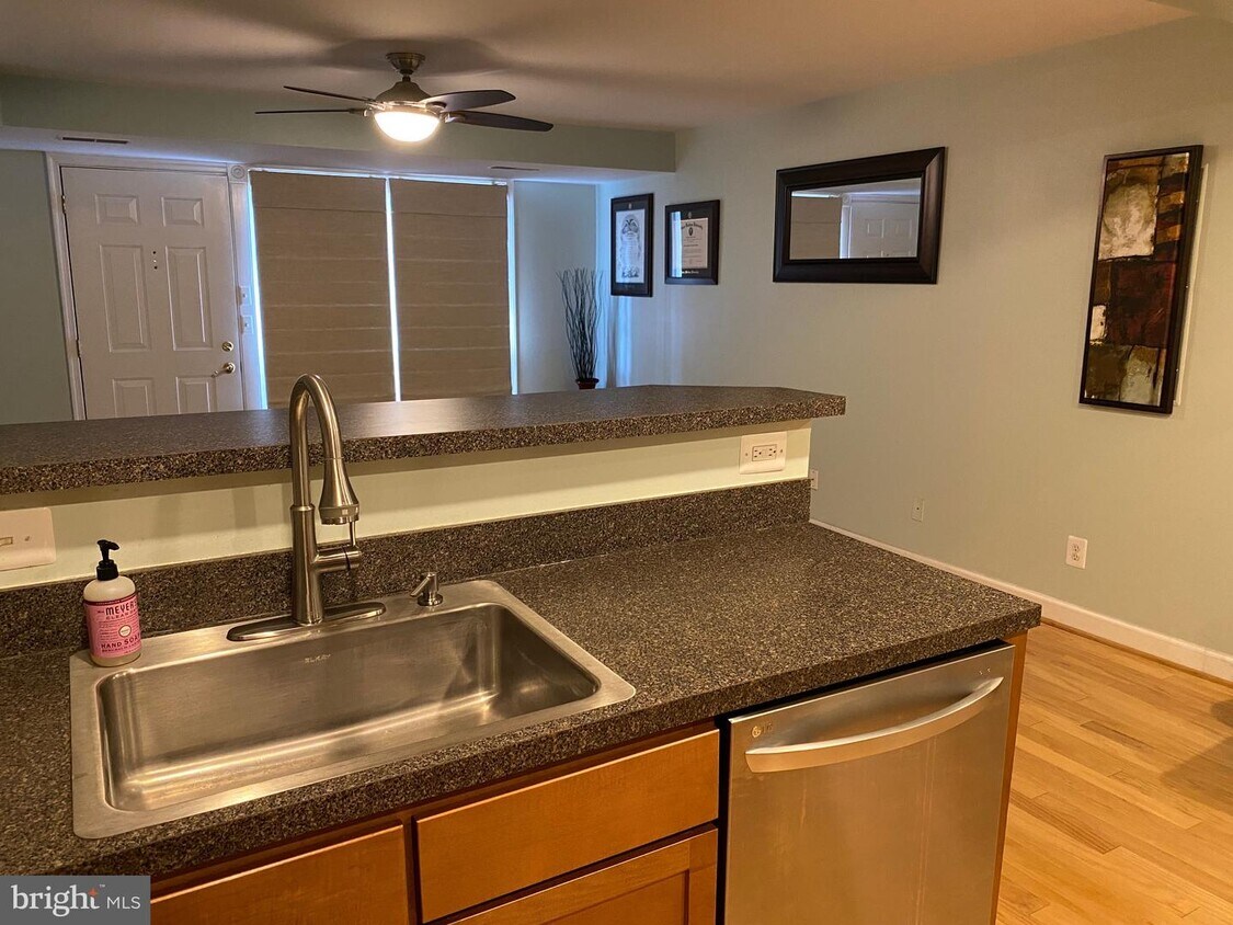 1251 N Van Dorn St, Alexandria, VA 22304 Apartment for Rent in