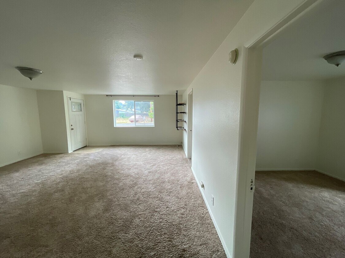Primary Photo - West Roseburg 2 Bedroom house