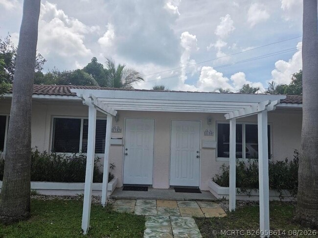 Building Photo - 1152 Bayview Dr