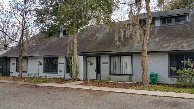 Foto del edificio - 2/2 Townhome in SW Gainesville - Available NOW!