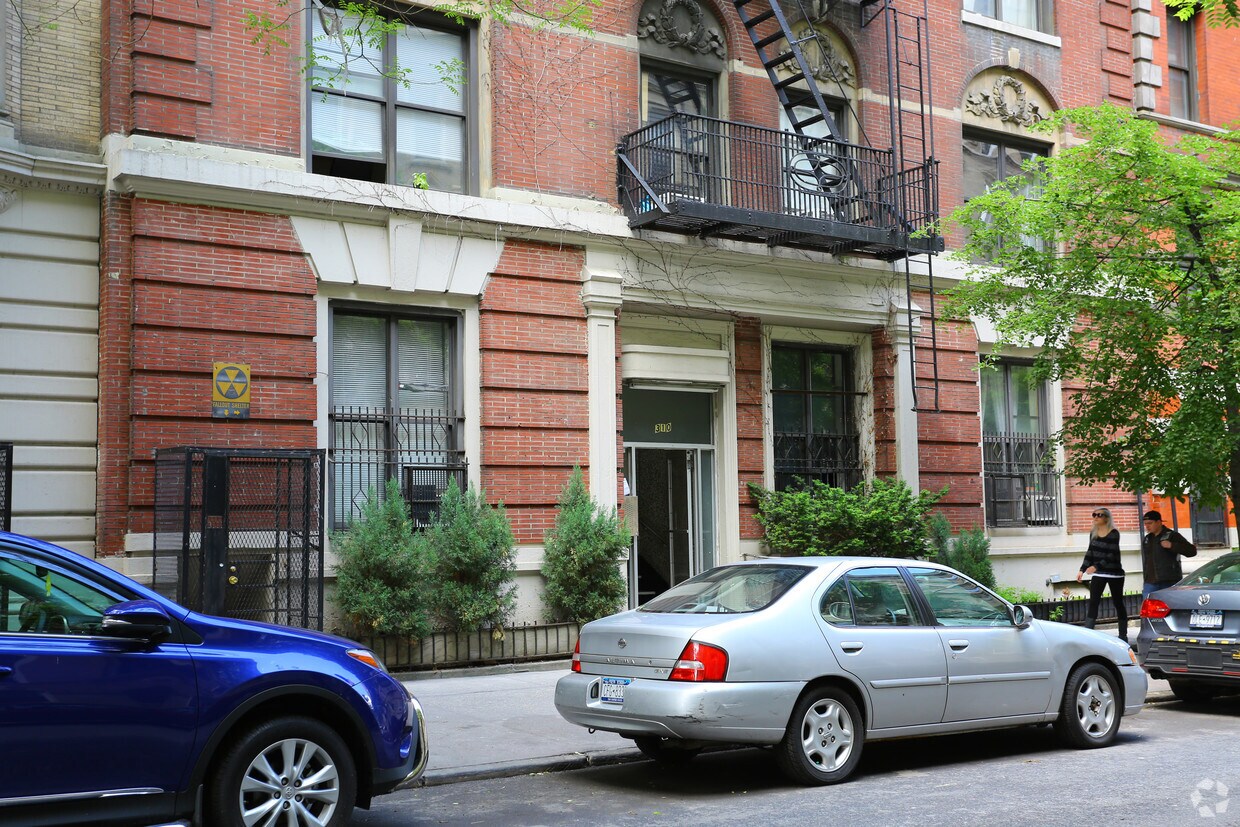Entrada - 310 W 93rd St