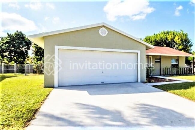 Building Photo - 260 La Mancha Ave