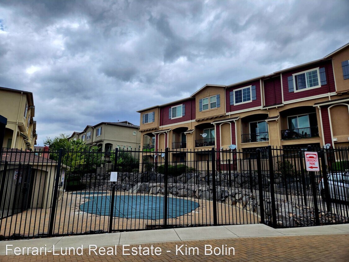 Primary Photo - 2 br, 2.5 bath House - 3074 Sterling Ridge