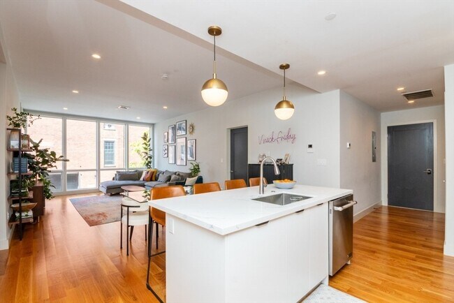 Foto del edificio - 533 E 2nd St