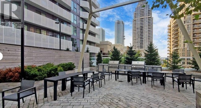 Photo du bâtiment - 406 Confederation Pkwy