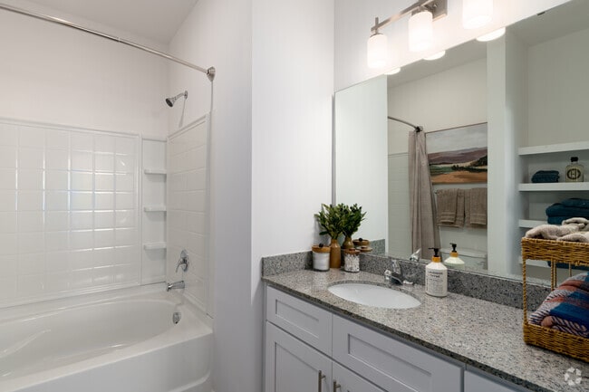 2 habitaciones, 2 baños - 1168 pies cuadrados - Baño principal - Exchange at Indian Trail