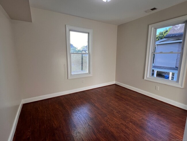 Building Photo - 385 Ridgefield Ave