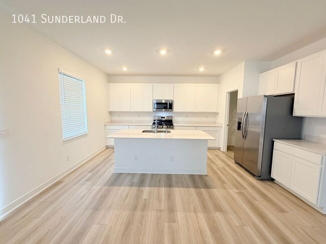 Building Photo - 1041 Sunderland Dr