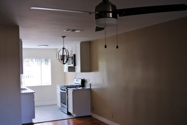 Building Photo - 5261 Whitsett Ave