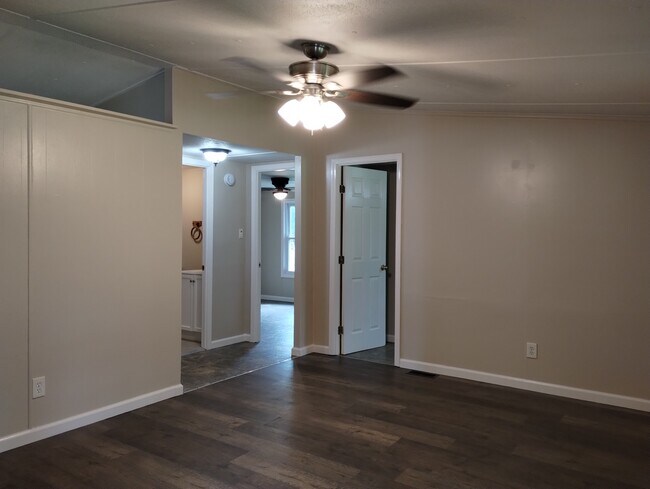 Foto del edificio - 327 Clear Creek Rd NW
