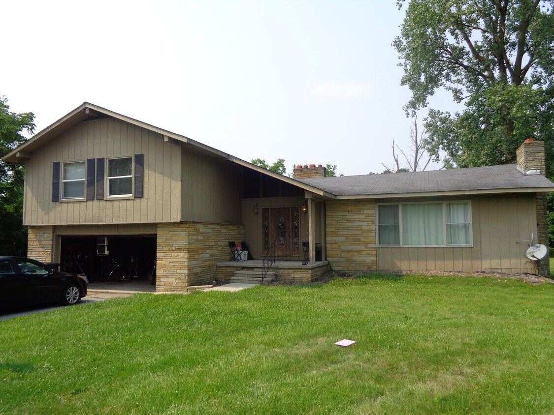 Primary Photo - 1421 Napoleon Rd
