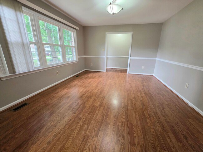 Foto del edificio - Cute Ranch in Yorktown Ready For New Tenants!