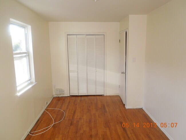 Building Photo - 1835 E 52nd St