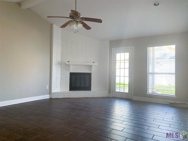 Foto del edificio - 16321 Beech St