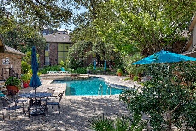 Foto del edificio - 7685 Northcross Dr