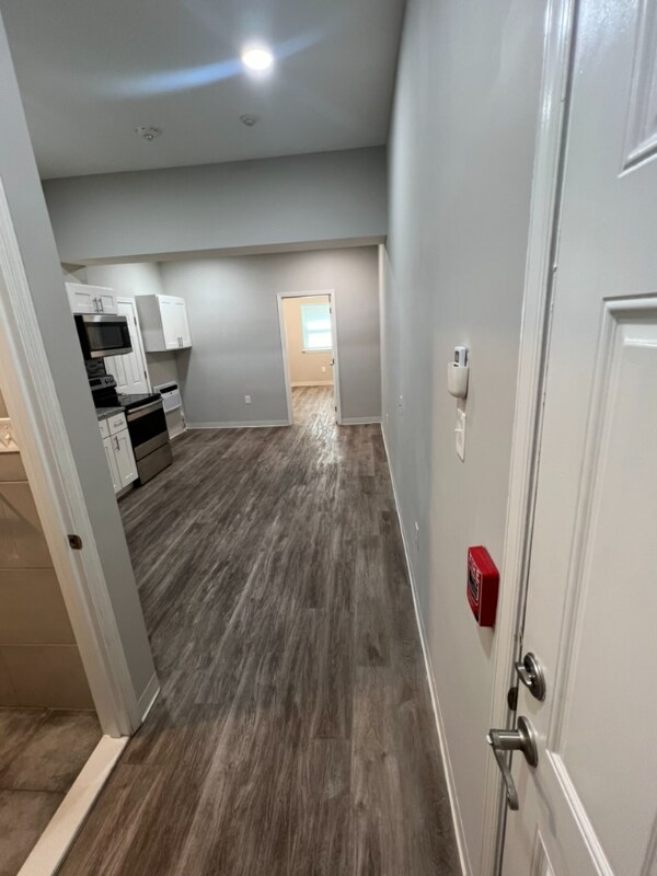 Foto del edificio - 7038 Woodland Ave