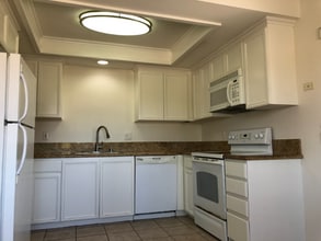 Building Photo - 1530 Border Ave
