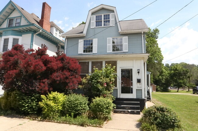 Building Photo - 606 2nd St