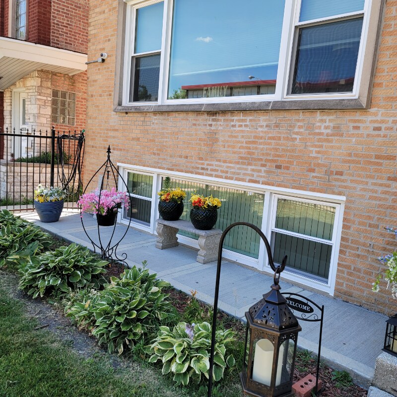 Foto principal - 8512 S Ingleside Ave