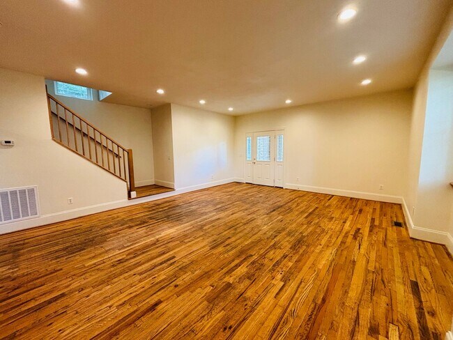 Foto del edificio - 4 Bedroom 3.5 Bath House