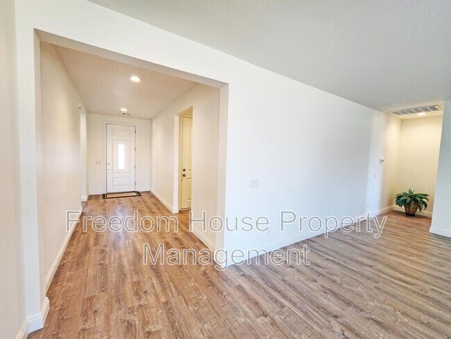 Foto del edificio - 6660 Stubblefield Dr