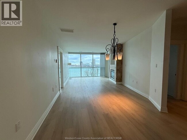 Photo du bâtiment - 1225 Riverside Dr W