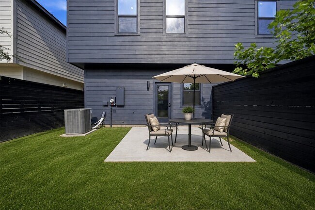 Foto del edificio - 7818 Hanfro Ln