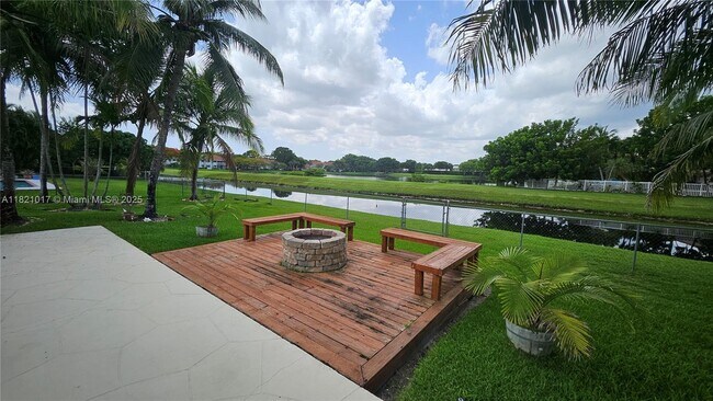 Foto del edificio - 9480 NW 10th St