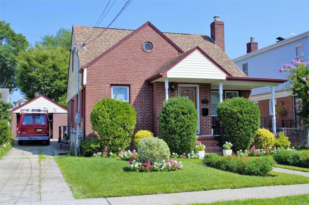 Primary Photo - 272 Jefferson Ave