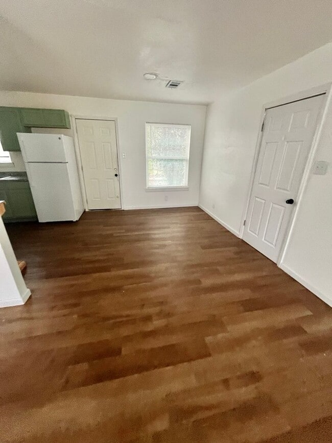 Foto del edificio - 3bed 1 bath / NOW AVAILABLE!