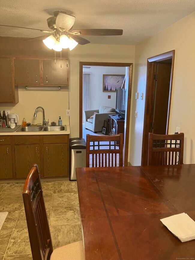 Foto del edificio - 671 Wilson St