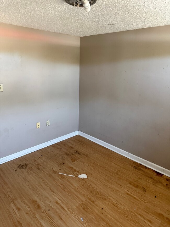 Building Photo - 410 N Fowlkes Ave