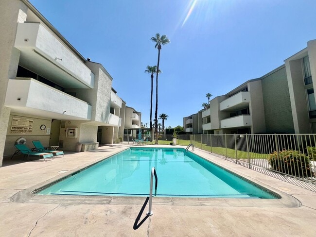 Building Photo - AVAILABLE NOW! 2 Bedroom 2 Bathroom Condo ...