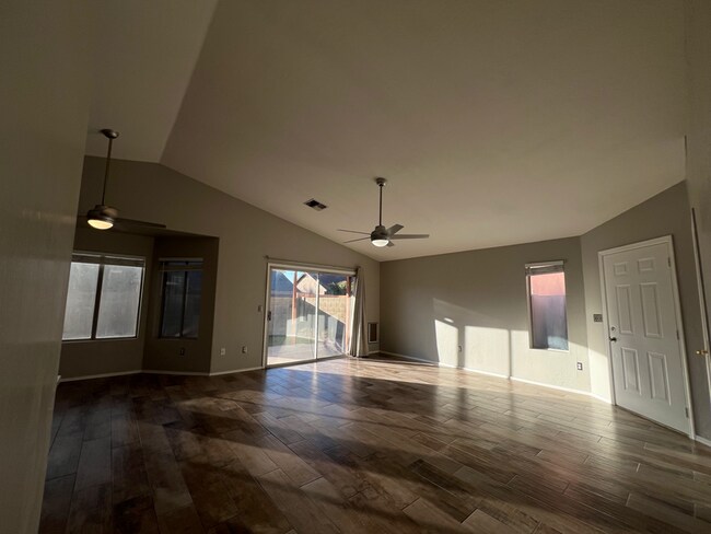 Foto del edificio - 910 N Swan Dr