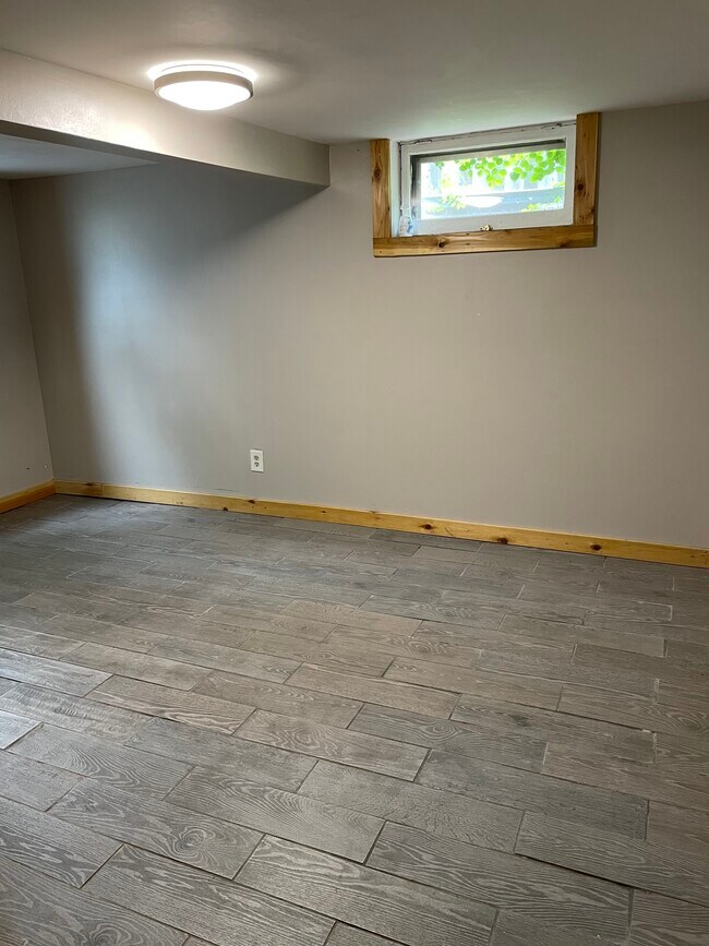 B 1st bedroom - 929 4th St SE