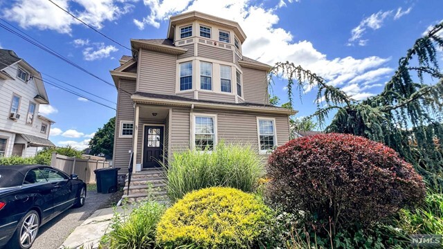 Primary Photo - 75 Oak St
