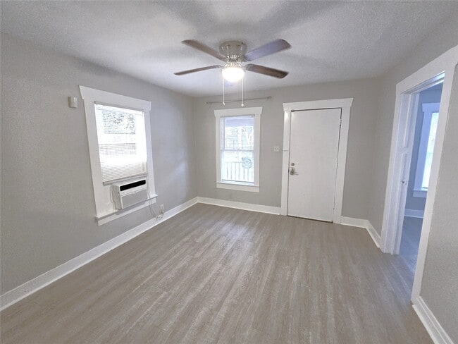 Building Photo - 2812 St Emanuel St