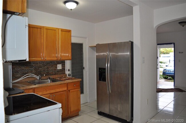 Building Photo - 2608 SW 11th St