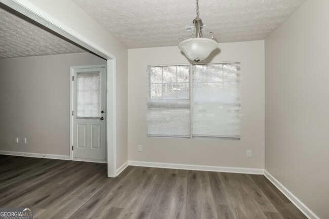 Building Photo - 955 Foxworthy Ln