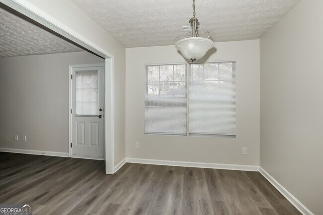 Foto del edificio - 955 Foxworthy Ln