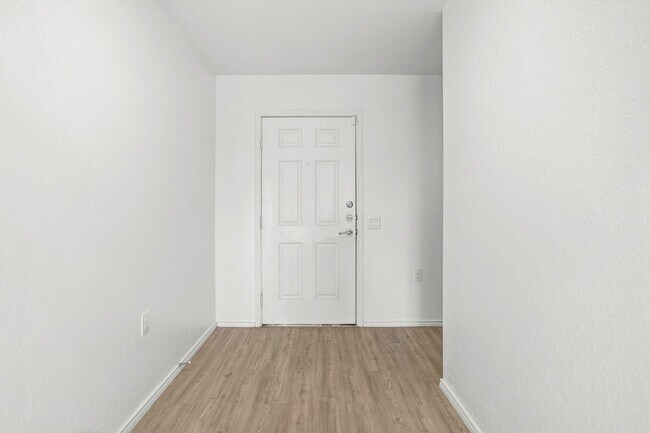 Foto del edificio - Spacious 4-Bed, 2.5-Bath 2-Story Home with Fenced Yard & 2-Car Garage!!