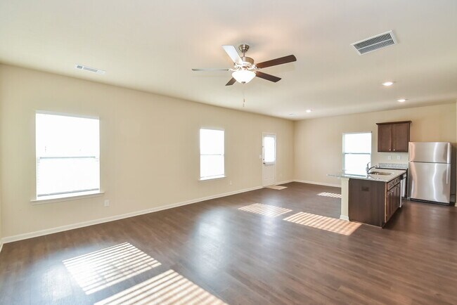 Building Photo - 3531 Falconwood Dr