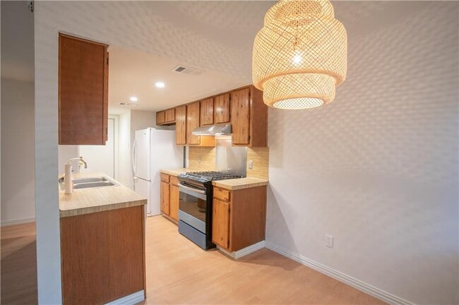 Foto del edificio - 4503 Brown Bark Pl