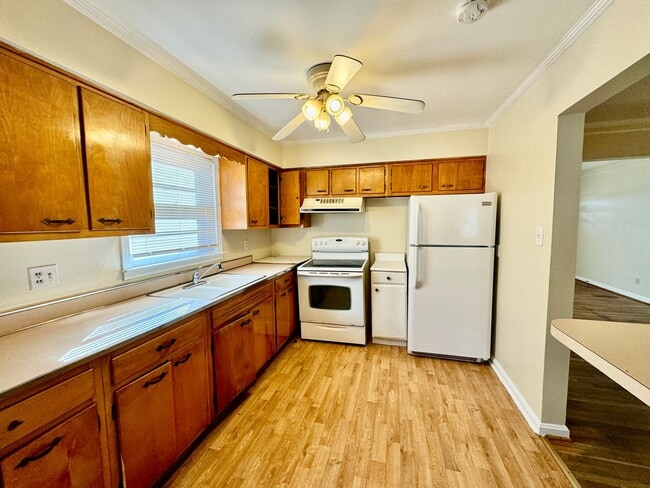Building Photo - Cute 3 Bedroom Home in Versailles!