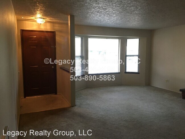 Building Photo - 5984-5986 SE Weiko Way