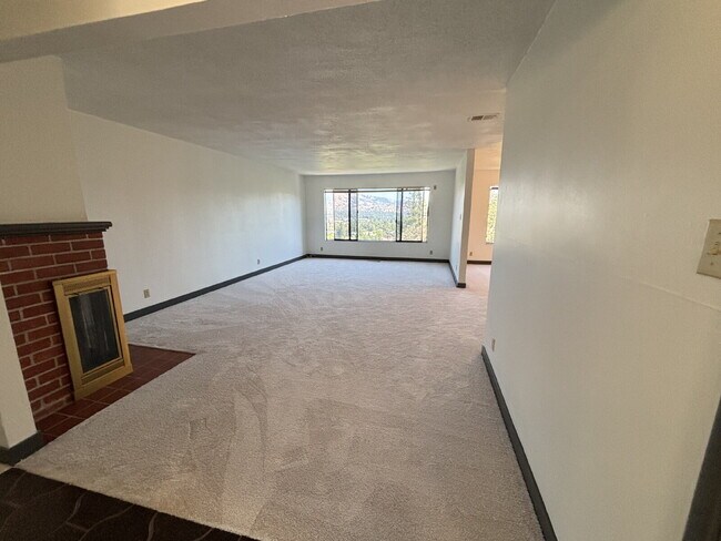 Building Photo - "Charming Lafayette Retreat: 3-Bedroom Hom...