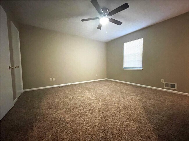 Foto del edificio - 548 Cathwood Ln